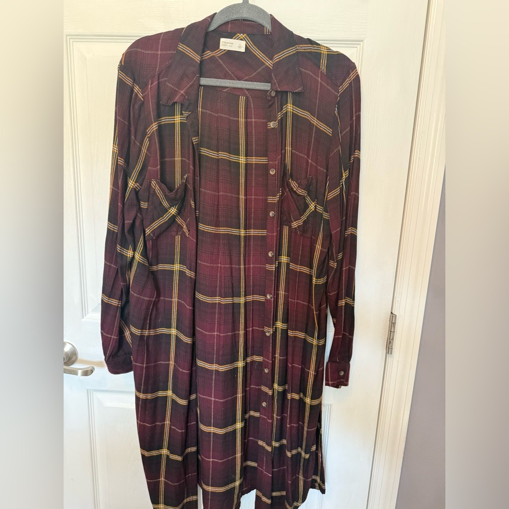 Perfect fall maroon plaid tunic. Slit up the side